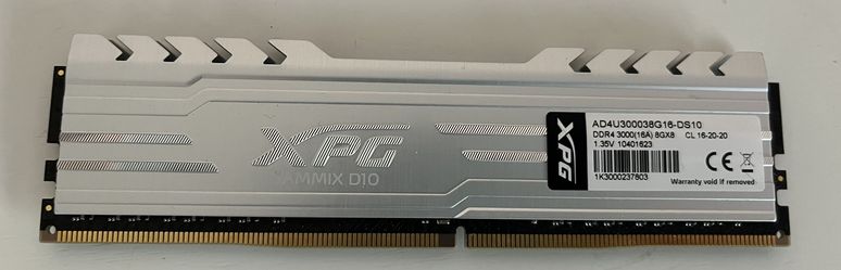 Computer Memory: XPG GAMMIX D10 DDR4