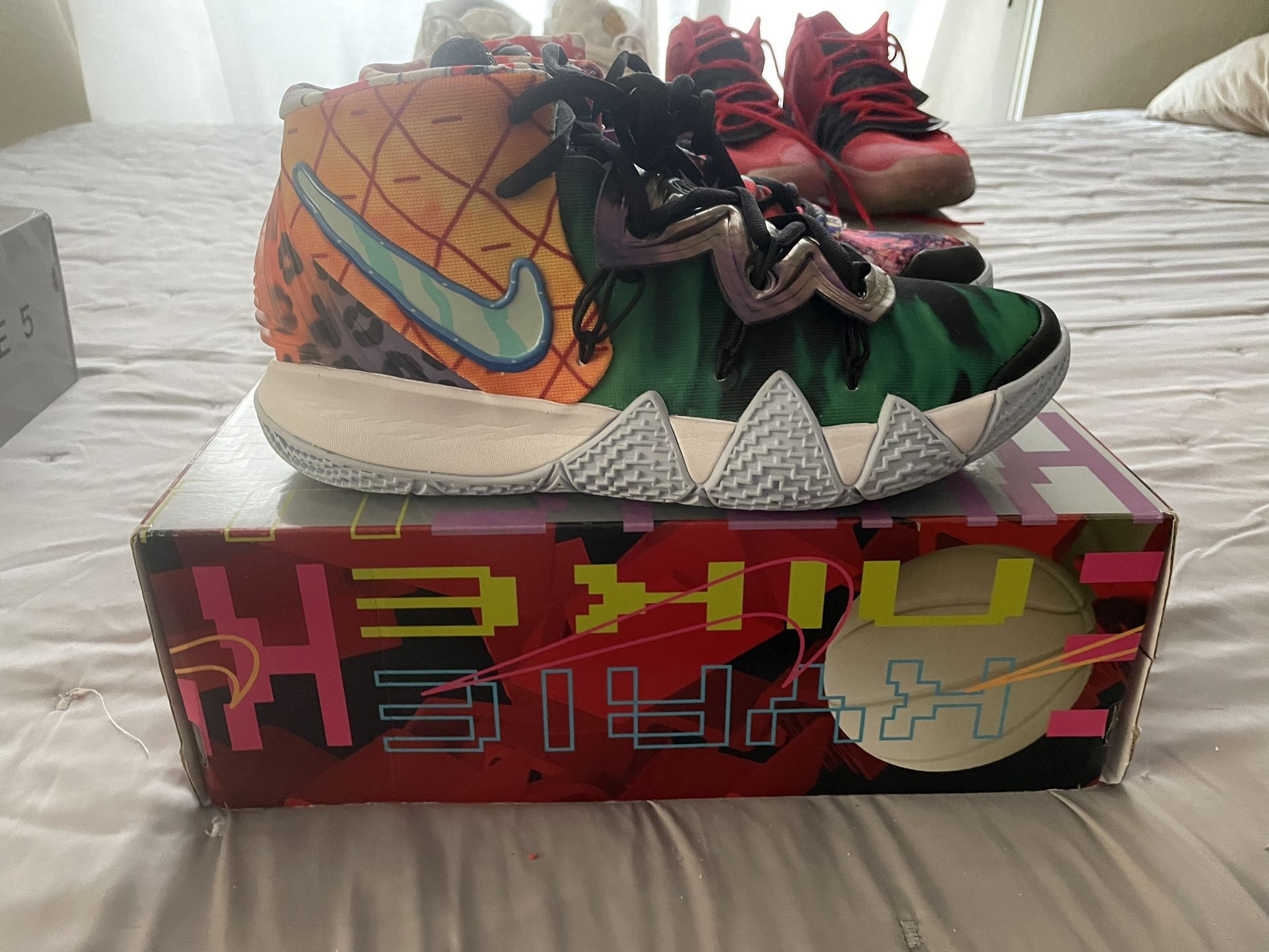 Kyrie Hybrid S2 What The