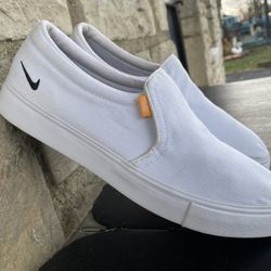 Nike Court Royale AC SLP ( Pick Up Only ) Size 7.5 Mens $ 19 FIRM