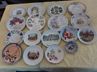 Collection of 17 pcs decorative and colorful plates