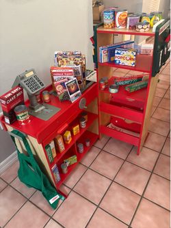 MELISSA AND DOUG FRESH MART PRETEND GROCERY STORE