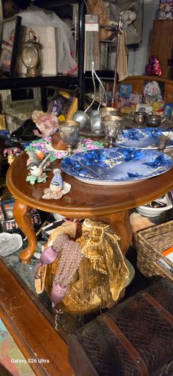 Vintage treasure figures and more 
Bulk deal available Christmas/sport/shoes/collectible
