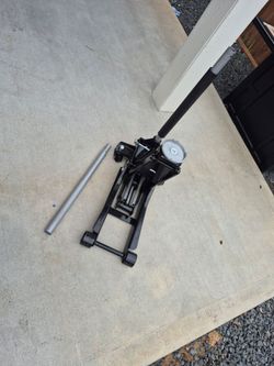 Husky jack 2-1/2 ton low profile floor jack Working Very Well