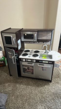 Kid Play Kitchen