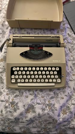 Royalite Mechanical Typewriter