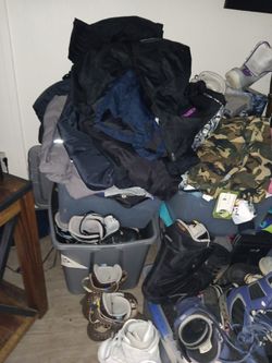 Tons Of Snow Clothes Snowboarding Pants Jackets Snow Boots Snowboarding Boots