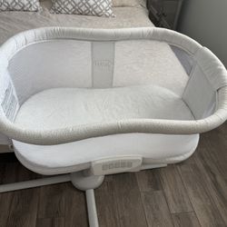 White Halo Bassinet 