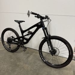 yt capra live uncaged fox suspension Nothing broken everything works perfect carbon frame $5599 plus tax MSRP