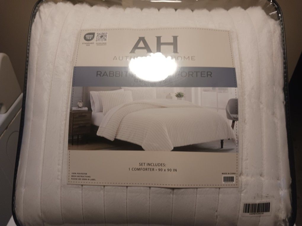 QUEEN RABBIT FUR COMFORTER