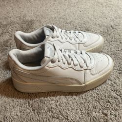 White Puma Sneakers Size 6 Women’s 
