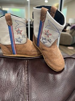 Infant cowboy boots, size 4