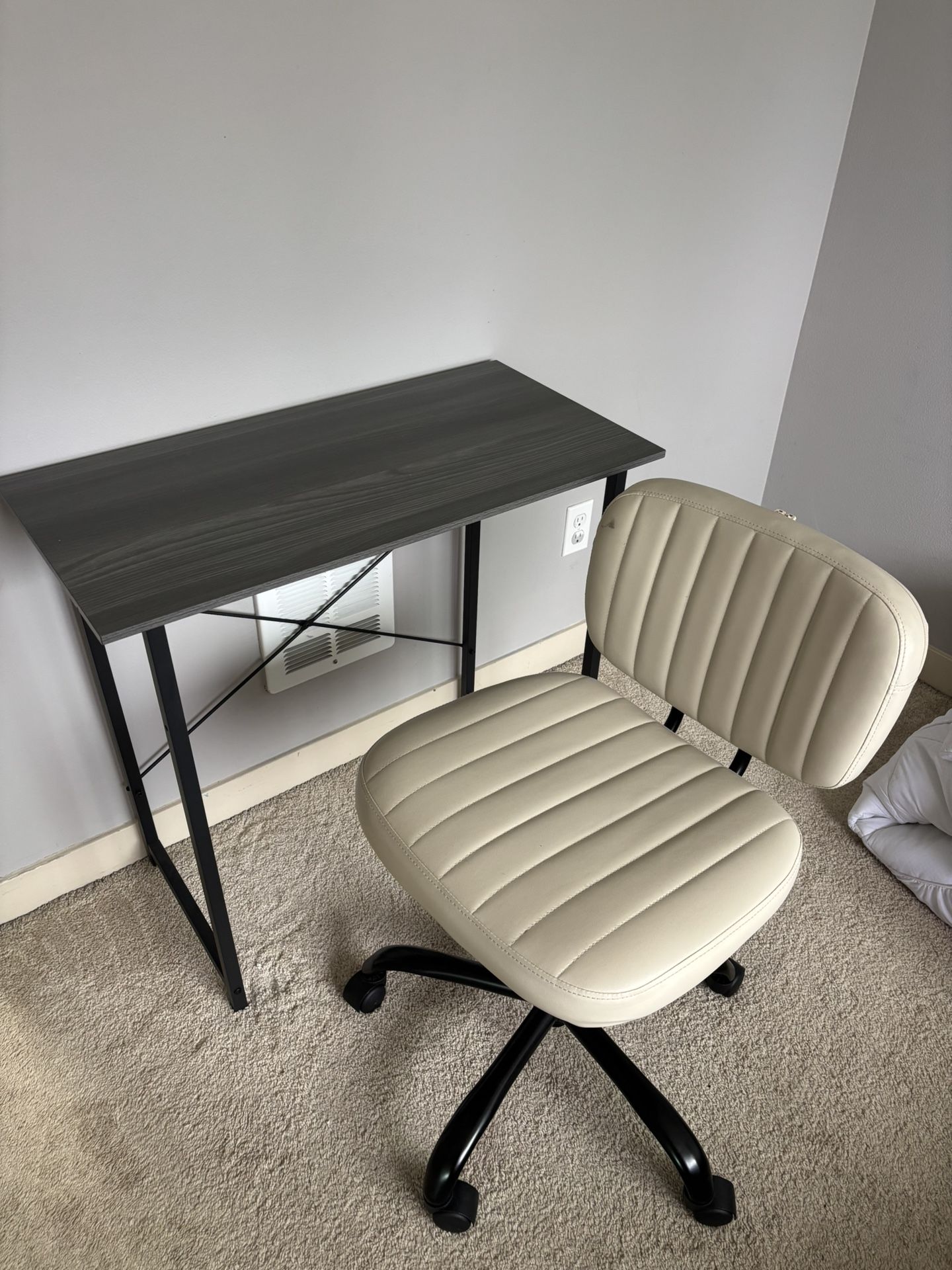 32” Desk + Chair