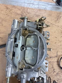 Edelbrock carburator