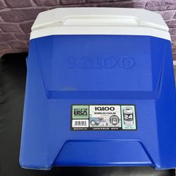 Igloo 16 Quarts Cooler With Wheels