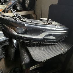 2020 2023 Cadillac xt6 passenger oem headlight 