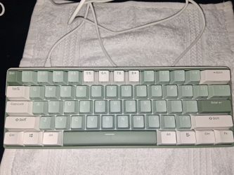 60% Mechanical Keyboard Green and White