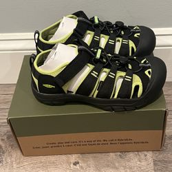 NEW IN BOX - KEEN Unisex Child Newport H2 Closed Toe Water Sandals. Size 3. Black/Lime Green