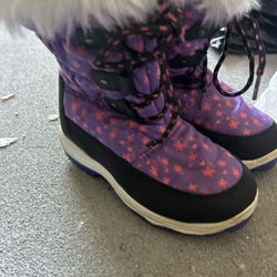 snow girl boots size 2 like new