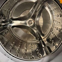 LG Signature Series 5.8 cubic foot washer new with warranty