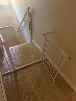 Two way baby gate