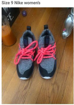 Size 9 women's nike running shoes
