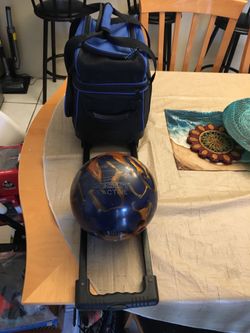 Bowling Ball Columbia 300 Scout Reactive (12 lb ) Blue & Gold and Ebonite Transport Blue Single Roller Bowling Bag