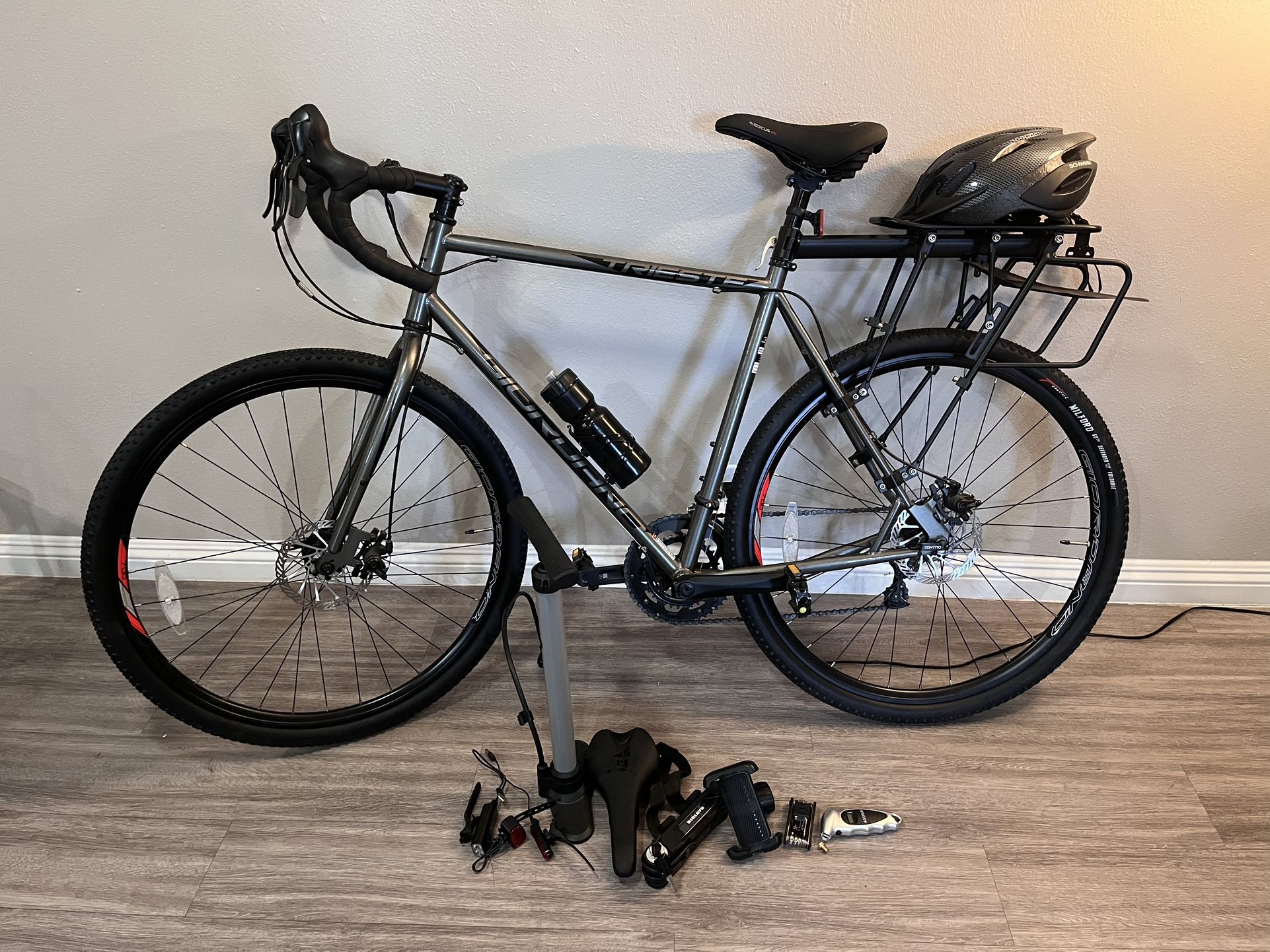 700C GRAVEL HYBRID BIKE - Large (5'10 - 6'4) - 175$ OBO