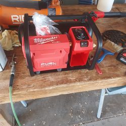 Milwaukee

M18 FUEL 18-Volt Lithium-lon
Brushless Cordless 2 Gal.
Electric Compact Quiet
Compressor (Tool-Only)