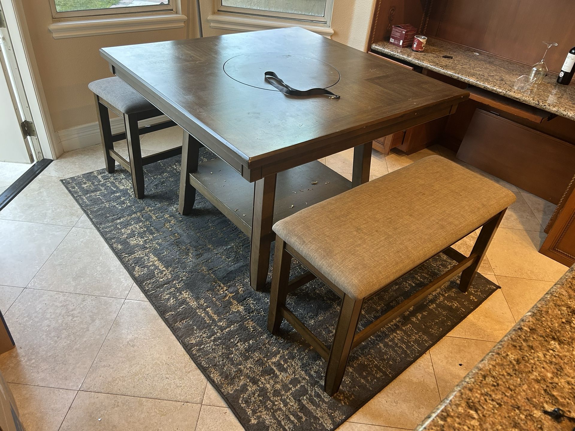 Breakfast Table w/ Turntable