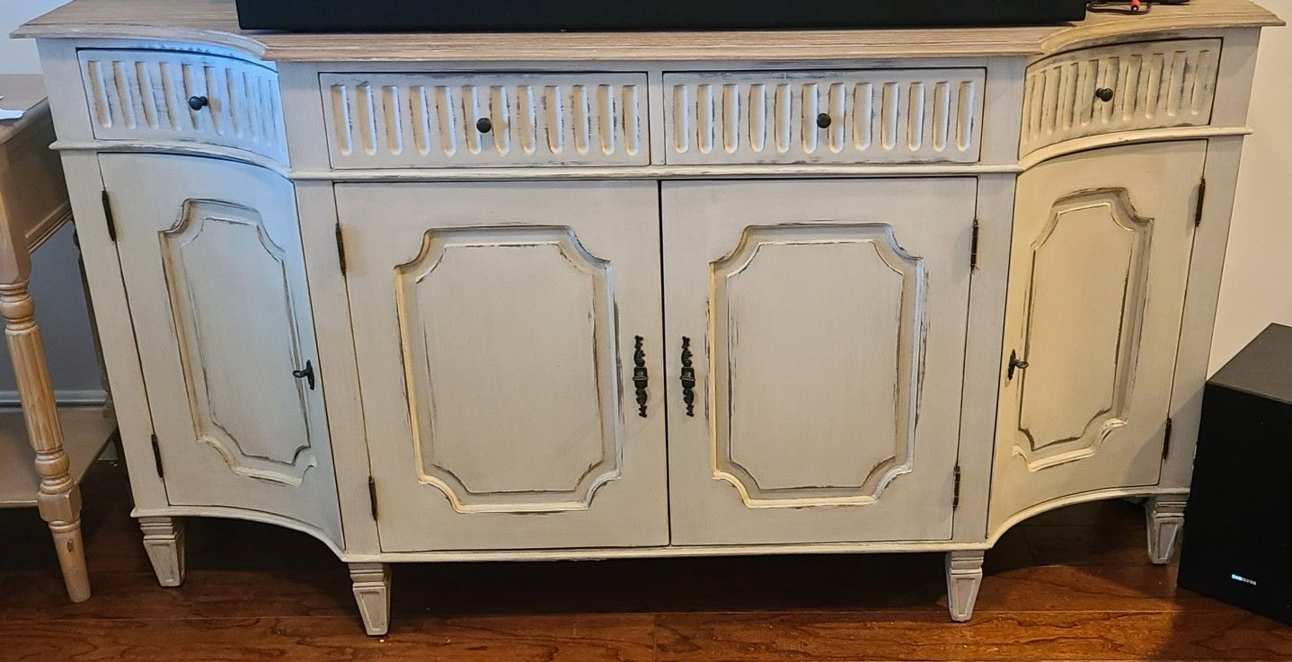 Beautiful Credenza/buffet/tv Stand