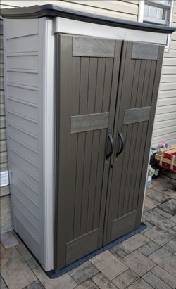 Rubbermaid Big Max Vertical Plastic Vinyl Resin Lockable Outdoor Storage Shed
