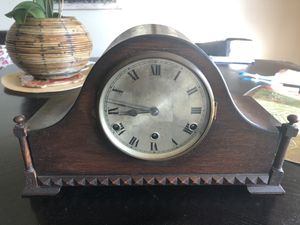 Photo English Westminster chime clock - work great - come with key. No dents are significant scratches. In fine shape.
