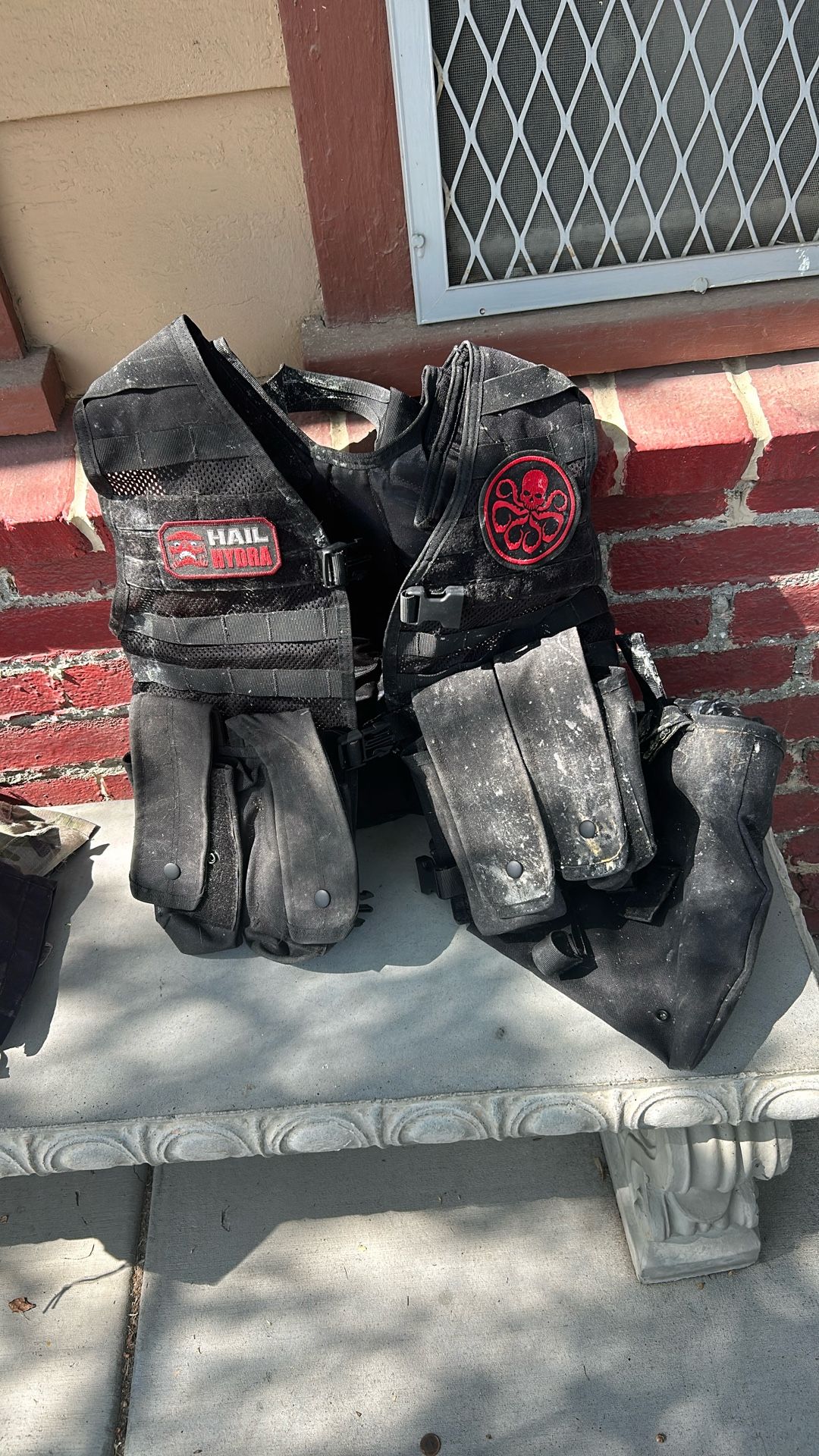 Free paint ball vest medium