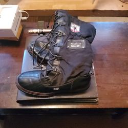 GREAT CONDITION WOMEN'S AUTHENTIC PAJAR WATERPROOF AND INSULATED BOOTS.