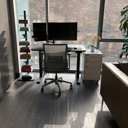 Vari Desk Electric Standing Desk