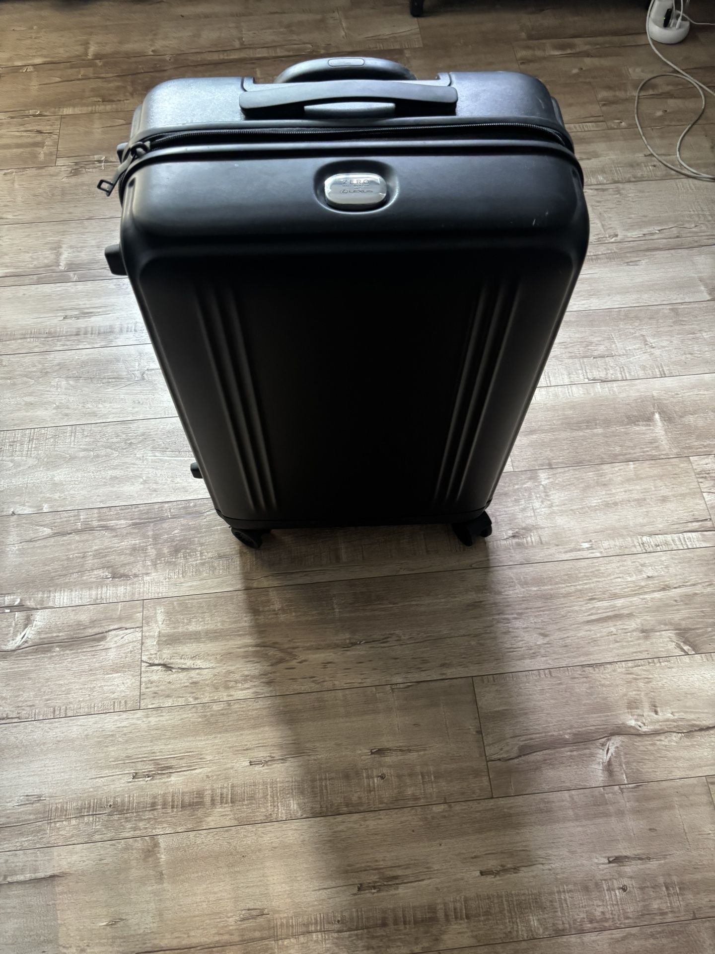  Zero Halliburton Luggage/ By Lexus