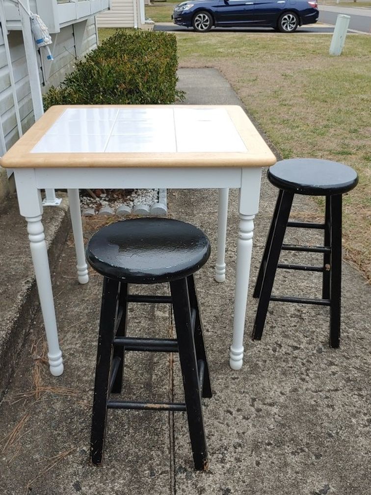 Counter Height Small Kitchen Table Plus Stools