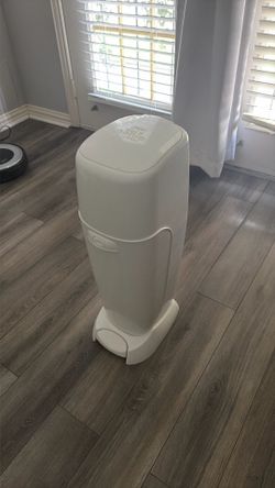 Genie diaper pail holds 270 diapers