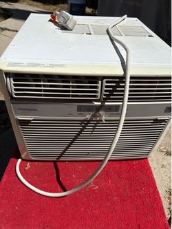 Window AC Frigidaire 12,000 BTU