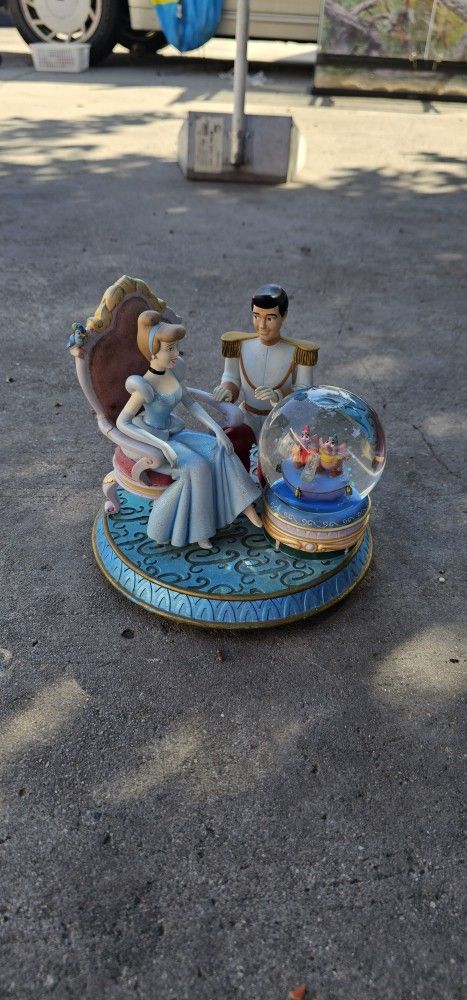 Disney Cinderella Snow Globe Figurine
