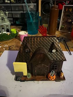Pour paint Halloween Haunted House Desk Organizer