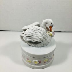 Schmid Disney 1989 Vintage Porcelain Trinket Box Figurine.  