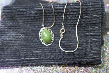 Vintage Jade Cabochon Pendant Necklace 