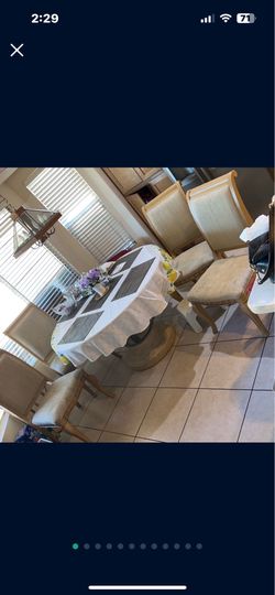 Glass top Broyhill dining table round 4 chairs