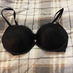 Victoria Secret very sexy push up bra in black lace with padding. Size is  38DD. for Sale in El Cajon, CA - OfferUp