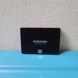 SAMSUNG 860 EVO 1TB

1TB SAMSUNG solid State Drive 