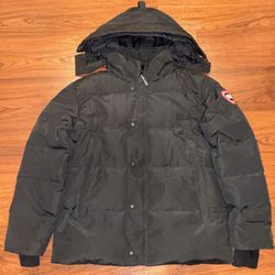 Canada Goose Size Large Brand New 
