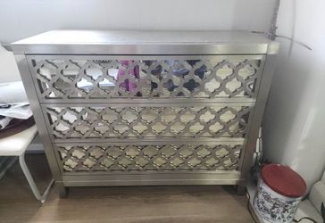Classic Silver/mirror dresser
