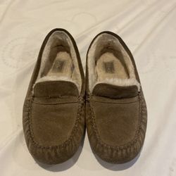 UGG Slippers Men’s 10 