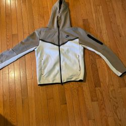  White and brown Nike Tech Fleece 